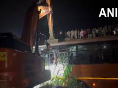 
      
      1 dead, over 12 injured as bus falls off bridge in Lucknow
      
      