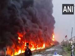 
      
      Gujarat: Massive fire breaks out at company in Bharuch
      
      