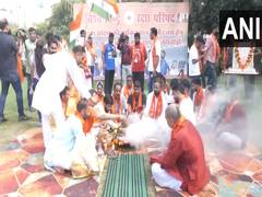 
      
      VHPR performs hawan for victory of Team India in Lucknow
      
      