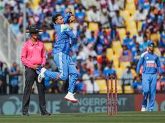 
      
      Kuldeep's spin magic bundles Pakistan for 127; India to get 128
      
      