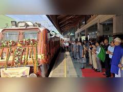 
      
      J&K Lt Governor Manoj Sinha inaugurates JPP-RCS parcel train 
      
      