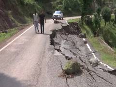 
      
      J-K: Landslide, heavy rains severely damage Kotranka-Khawas road 
      
      