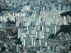 
      
      Korea-US trade stalemate raises fears of manufacturing hollow-out
      
      