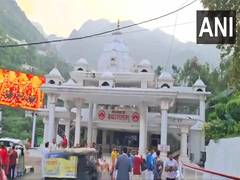 
      
      Vaishno Devi Yatra continues smoothly for second day 
      
      