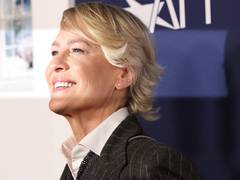 
      
      Robin Wright on directing,  starring in 'The Girlfriend'
      
      