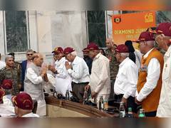 
      
      Defence Minister Rajnath Singh pays tribute to veterans
      
      