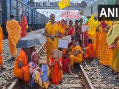 
      
      Kurmi community starts rail blockade in Jharkhand and West Bengal
      
      
