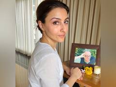 
      
      Soha, Saba pay moving tributes to their 