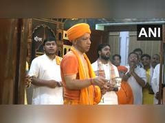 
      
      CM Yogi performs aarti at Gorakhnath Temple on Sharadiya Navratri
      
      