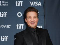 
      
      Jeremy Renner on doing 'Hawkeye' season 2
      
      