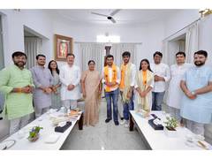 
      
      Delhi: CM Rekha Gupta meets newly elected DUSU office bearers
      
      