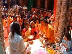 
      
      President Murmu offers prayers at Banke Bihari Temple in Vrindava
      
      