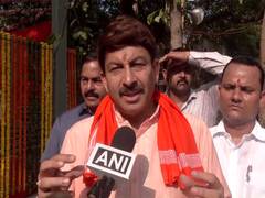 
      
      BJP MP Manoj Tiwari praises Indian team for not accepting Asia Cu
      
      