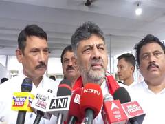 
      
       Karnataka DyCM Shivakumar pays tribute to Zubeen Garg
      
      