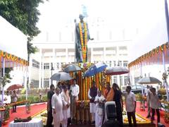 
      
      Odisha Governor, CM, Speaker pay tribute to Gandhi, Shastri 
      
      