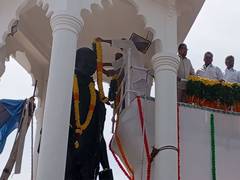 
      
      Puducherry Lt Governor, CM pay tribute to Mahatma Gandhi
      
      
