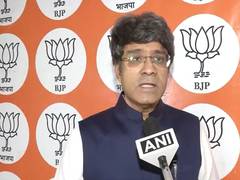 
      
      BJP's CR Kesavan accuses Rahul Gandhi of defaming India on foreig
      
      
