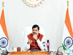 
      
      MP CM transfers Rs 653 crores relief amount to 8.8 Lakh farmers
      
      
