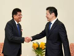 
      
      Piyush Goyal meets Singapore's PM to enhance partnership, growth
      
      