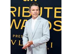 
      
      Ethan Hawke on physical transformation for 'Blue Moon'
      
      