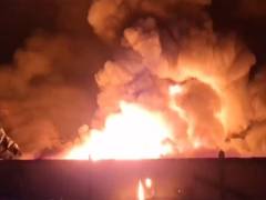 
      
      Maharashtra: Massive fire engulfs godown in Bhiwandi
      
      