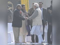 
      
      PM Modi pays tribute to 