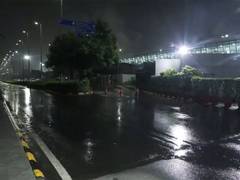 
      
      Delhi witnesses light to moderate rain with thunderstorms
      
      