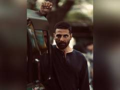 
      
      Akshay Kumar shares intriguing video from sets of 'Haiwaan'
      
      
