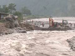 
      
      Heavy rain in Darjeeling leaves roads broken, locals stranded
      
      