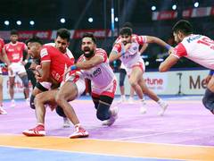 
      
      Rakesh's career-best game helps Gujarat Giants secure win
      
      
