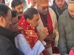 
      
      Mukesh Ambani offers prayers at Badrinath Dham
      
      