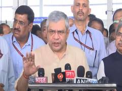 
      
      Ashwini Vaishnaw reviews new constructions at New Delhi Station
      
      