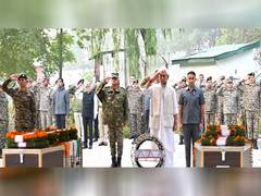 
      
      J-K: LG Sinha pays homage to Army personnel
      
      