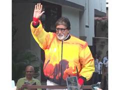
      
      Amitabh Bachchan greets fans outside his residence
      
      