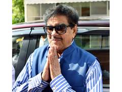 
      
      Shatrughan Sinha remembers Kishore Kumar on his death anniversary
      
      