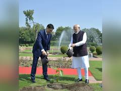 
      
      Ek Ped Maa Ke Naam: PM Modi, Mongolian Prez plant saplings
      
      