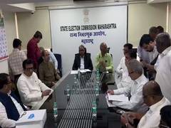 
      
      Maharashtra: Uddhav Thackeray, Raj Thackeray, other MVA leaders m
      
      