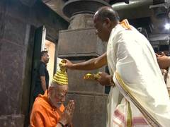 
      
      PM Modi performs pooja at Sri Bhramaramba Mallikarjuna Swamy Varl
      
      