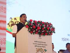 
      
      Assam CM felicitates artistes, trainers, and expert committee mem
      
      