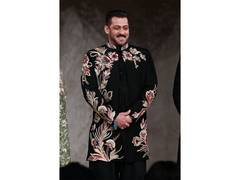 
      
      Salman Khan shares warm 'Happy Diwali' wishes to media
      
      
