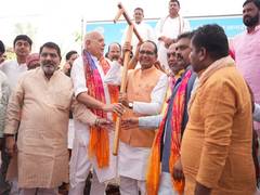 
      
      Shivraj Singh Chouhan held a ‘Gram Chaupal’ in Dumri Khurd
      
      