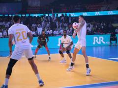 
      
      Ahmedabad Defenders hand Mumbai Meteors their first defeat 
      
      