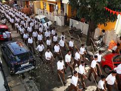 
      
      Karnataka HC directs RSS to file fresh petition for route march
      
      