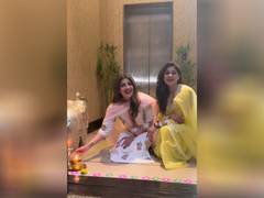 
      
      Diwali: Shilpa Shetty tries hand at rangoli making
      
      