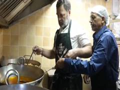 
      
      Rahul Gandhi makes Imarti, besan laddus at Ghantewala sweet shop
      
      