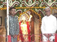 
      
      Abhishek Banerjee visits Kalighat temple in Kolkata
      
      