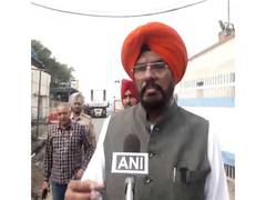
      
      Punjab Minister Dhaliwal offers prayers at Harmandir Sahib
      
      