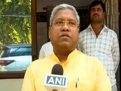 
      
      Santosh Suman hits out at Mahagathbandhan over seat-sharing row
      
      