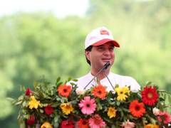 
      
      Gujarat: Union Minister Jyotiraditya Scindia addresses Rural Post
      
      