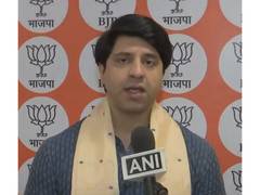 
      
      People who did Land for Jobs scam...: Poonawalla targets RJD
      
      